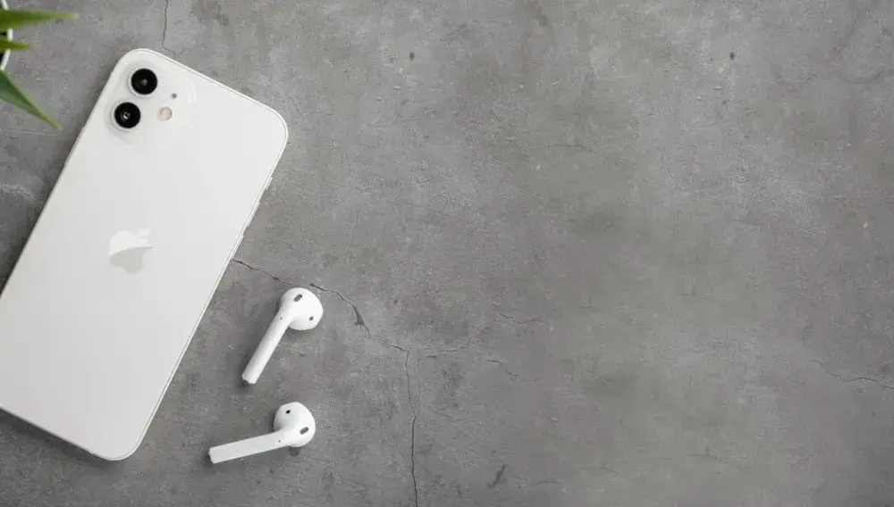 Jak połączyć AirPods z różnymi urządzeniami - proste kroki i porady