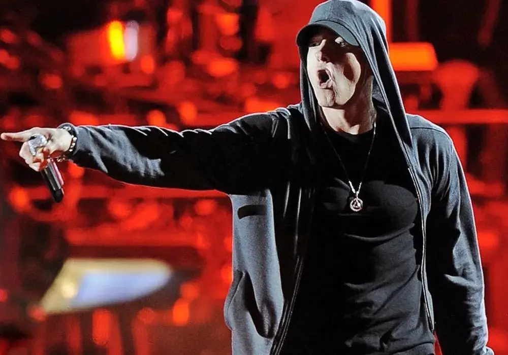 W którym roku urodził się Eminem? Odkryj jego historię i życie