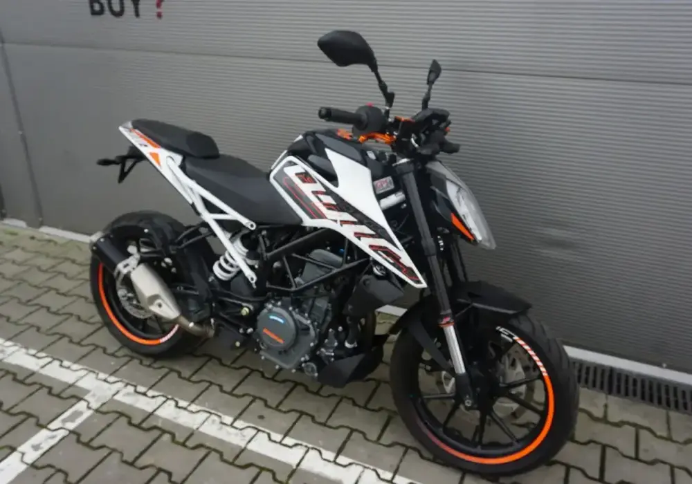 KTM Duke 390 na 125 cm3 - czy to w ogóle legalne?