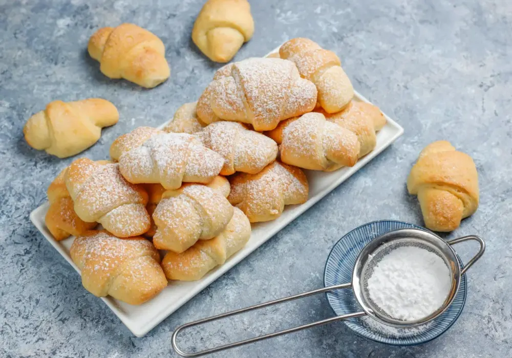 Szybkie rogaliki kruche - Przepis bez drożdży i czekania!