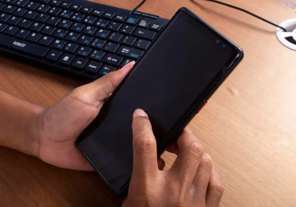 Samsung DeX - jak podłączyć telefon do monitora i klawiatury