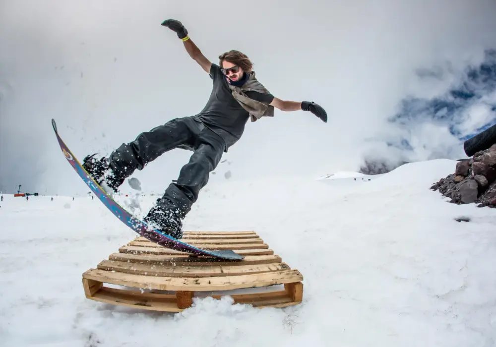Gdzie kupić snowboard? Najlepsze miejsca na tanie deski snowboardowe