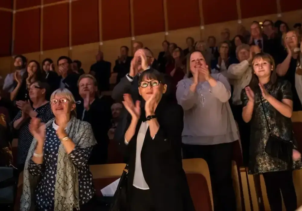 Jak się ubrać do Teatru Sabat, by nie popełnić modowego faux pas