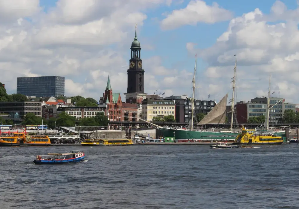 Hamburg nad morzem? Sprawdź, gdzie leży i dlaczego jest portem