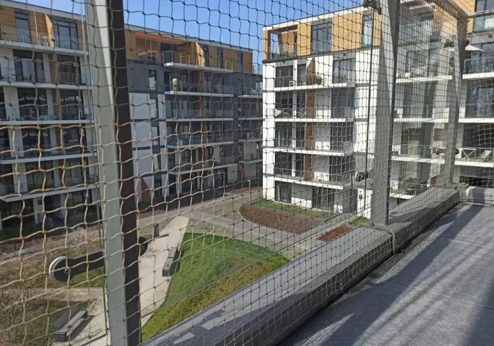 Siatka na balkon z montażem - Ile kosztuje naprawdę?