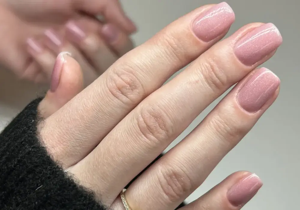 Paznokcie sama baza: Jak zrobić minimalistyczny manicure krok po kroku?