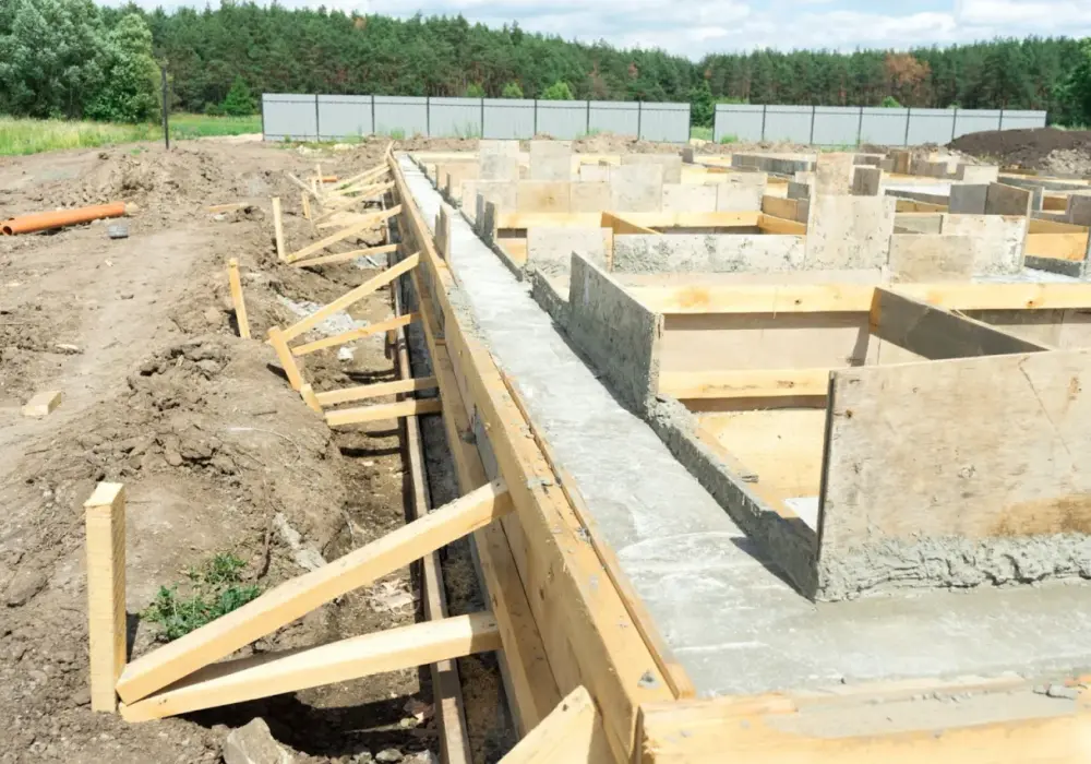Jaki fundament pod dom szkieletowy? Sprawdź, co wybrać, aby zaoszczędzić