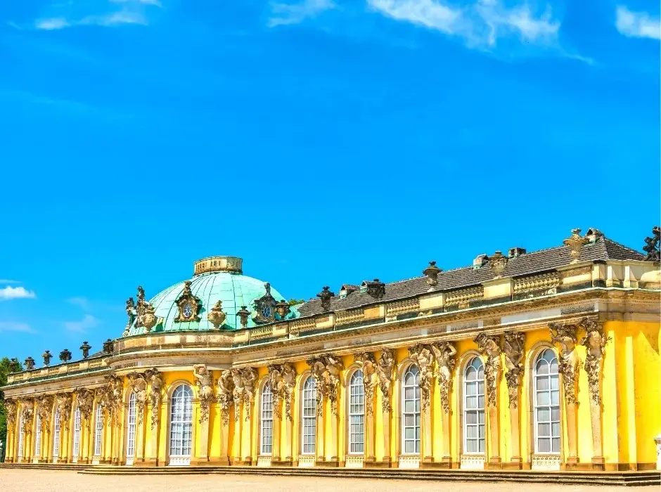  Pałac Sanssouci w Poczdamie - Zobacz neoklasycystyczną rezydencję królewską