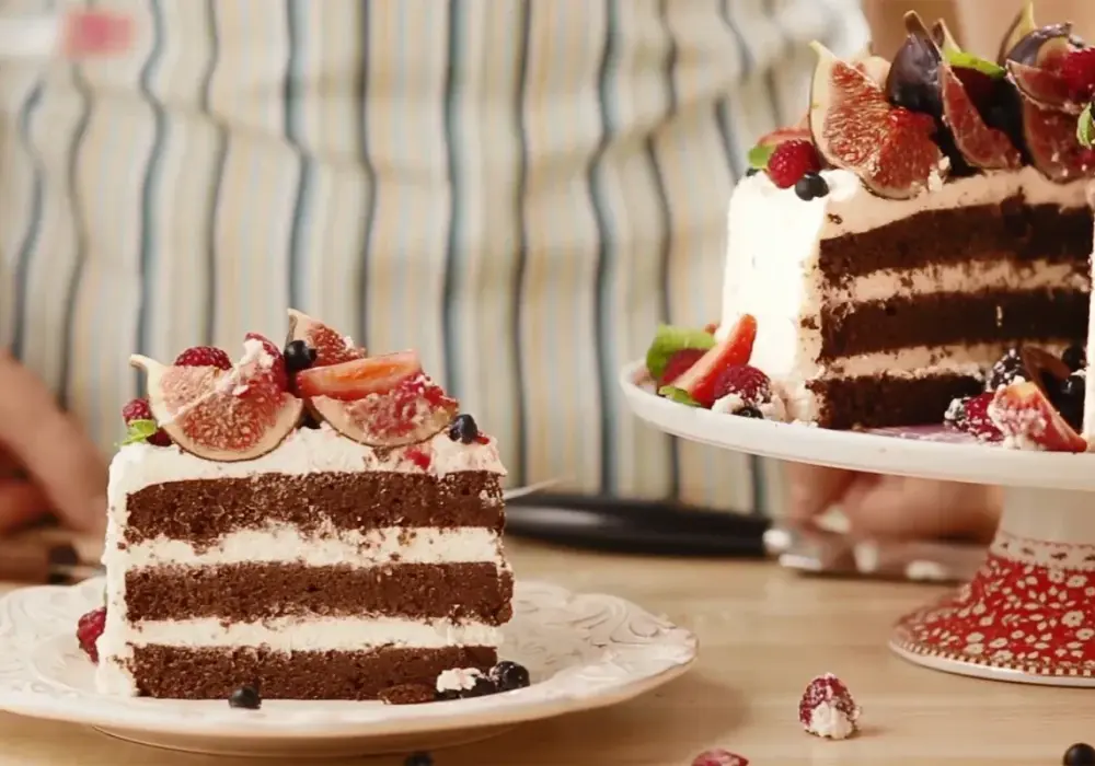 Tort Czekoladowy z Mascarpone i Owocami - Bez Błędów