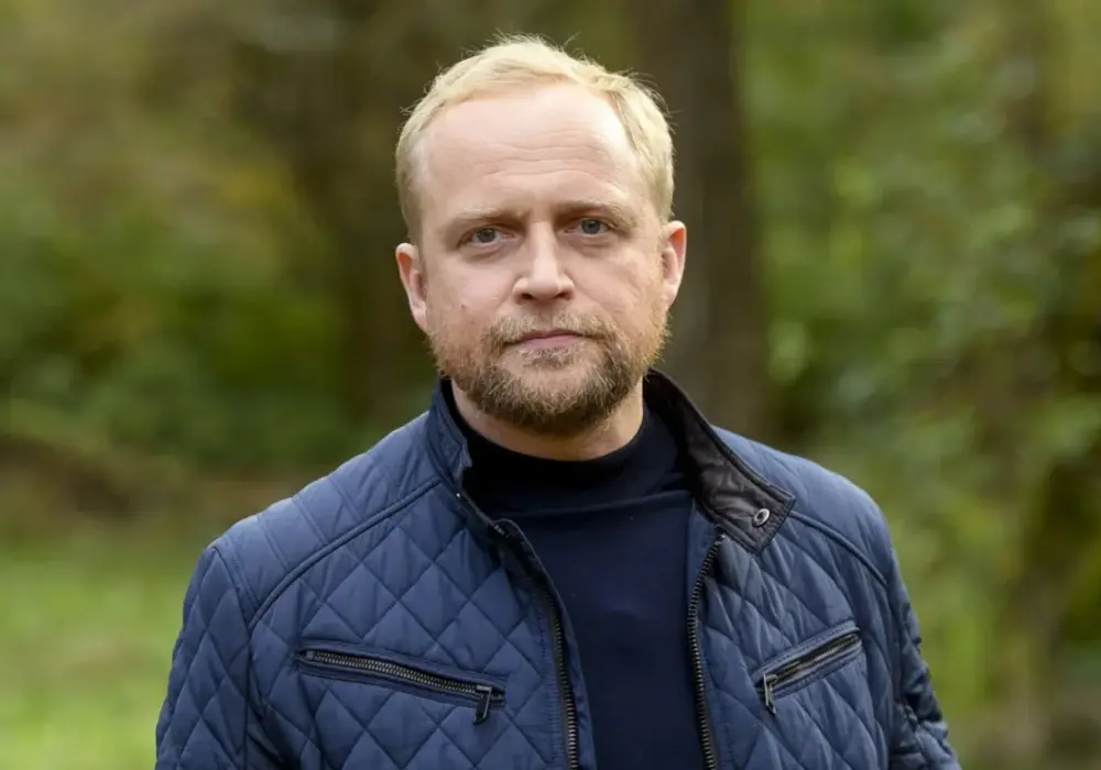 Najbogatszy aktor w Polsce: Jak Piotr Adamczyk zdobył fortunę?