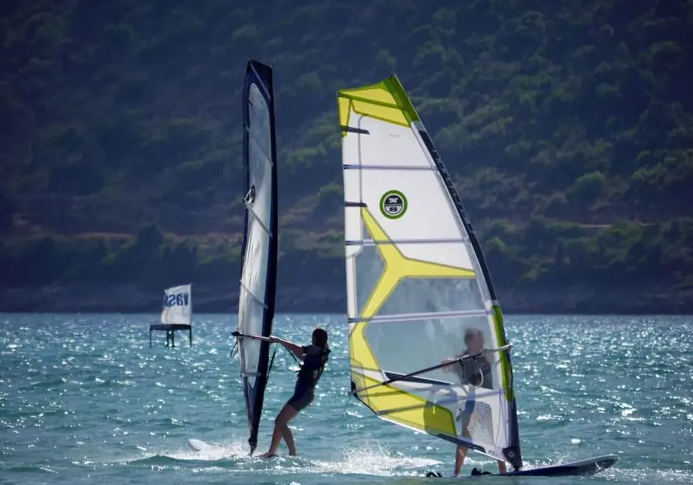 Windsurfing w UK: Jak uniknąć najczęstszych błędów i cieszyć się sportem
