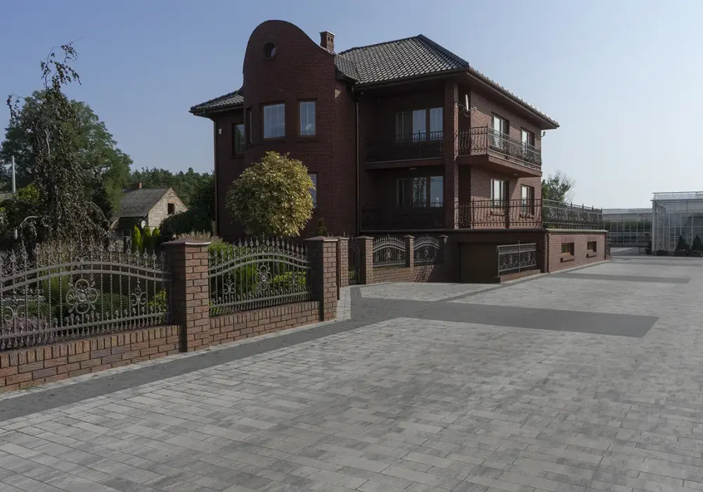 Gdzie zgłosić ułożenie kostki brukowej? Uniknij problemów z pozwoleniem