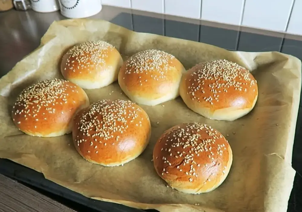 Co zrobić z bułki do hamburgerów? Proste przepisy na pyszne bułki