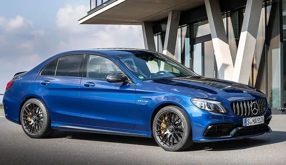 Mercedes C klasa W205 – specyfikacje, problemy i porównania z konkurencją