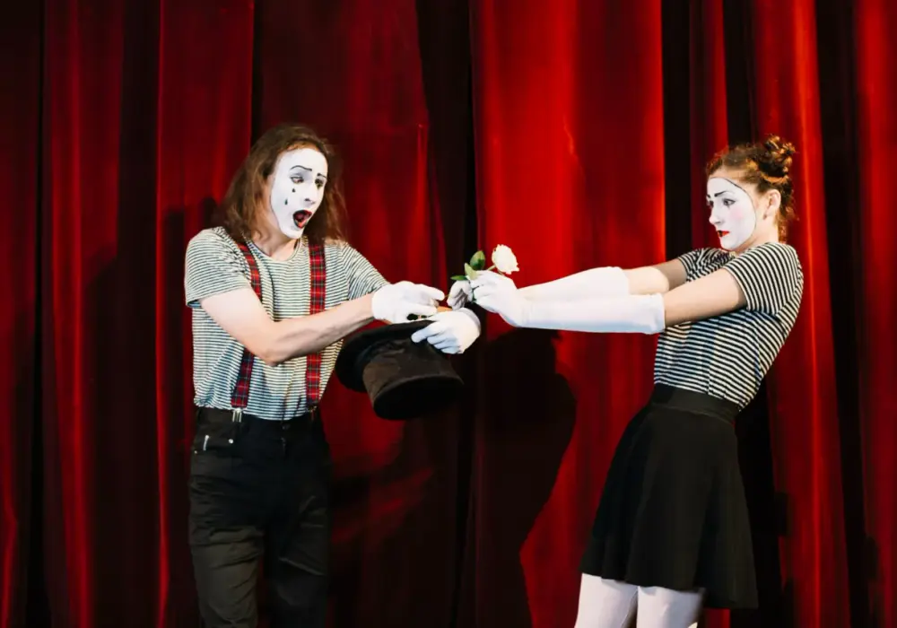 Kabaret: Co to jest? Historia, definicja i polska scena