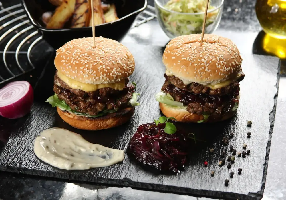 Co zrobić z bułki do hamburgerów? 10 kreatywnych przepisów na dania