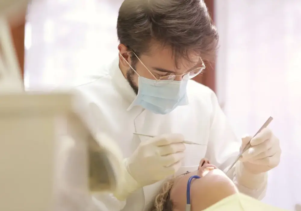 Co można zrobić u dentysty na NFZ? Sprawdź darmowe usługi stomatologiczne