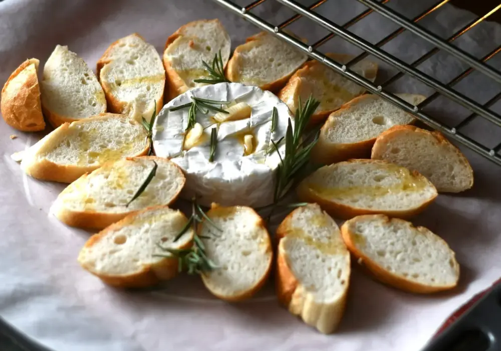 Pieczony camembert - jak zrobić idealnie kremowy?