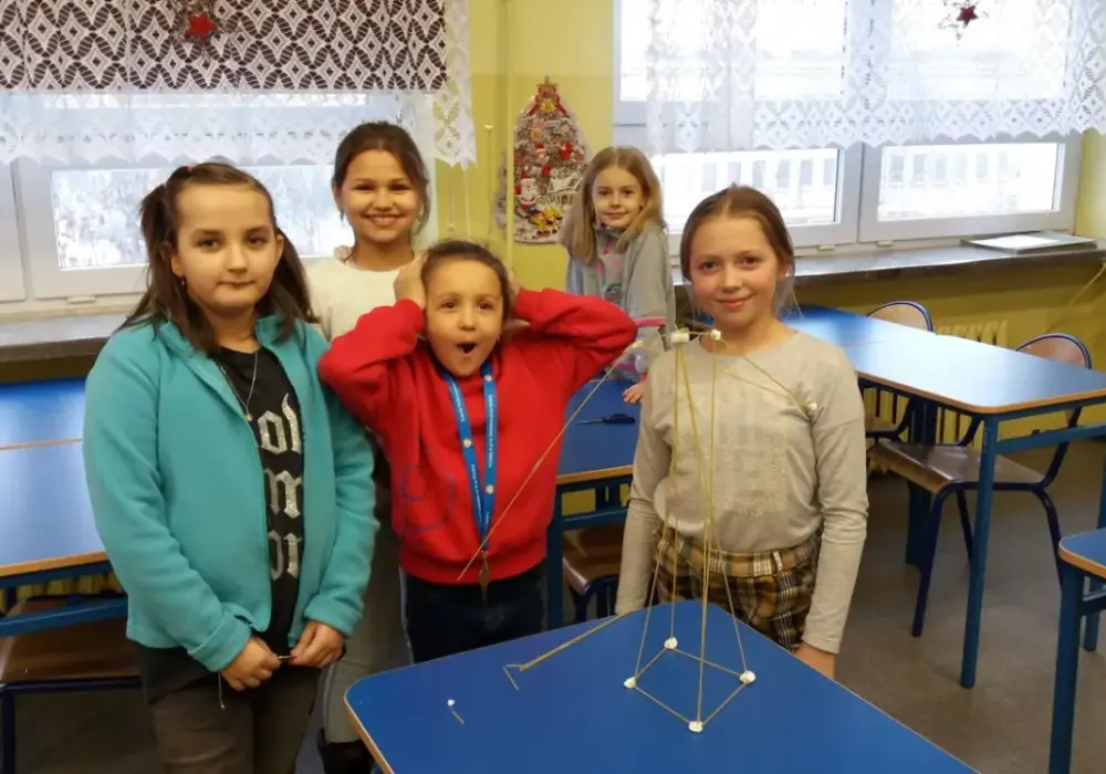 Jak zbudować wieżę z makaronu spaghetti - sprawdzone techniki i porady
