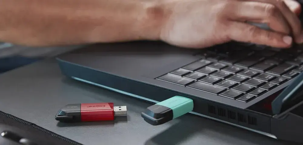Jak podłączyć pendrive do laptopa – proste kroki i rozwiązania problemów