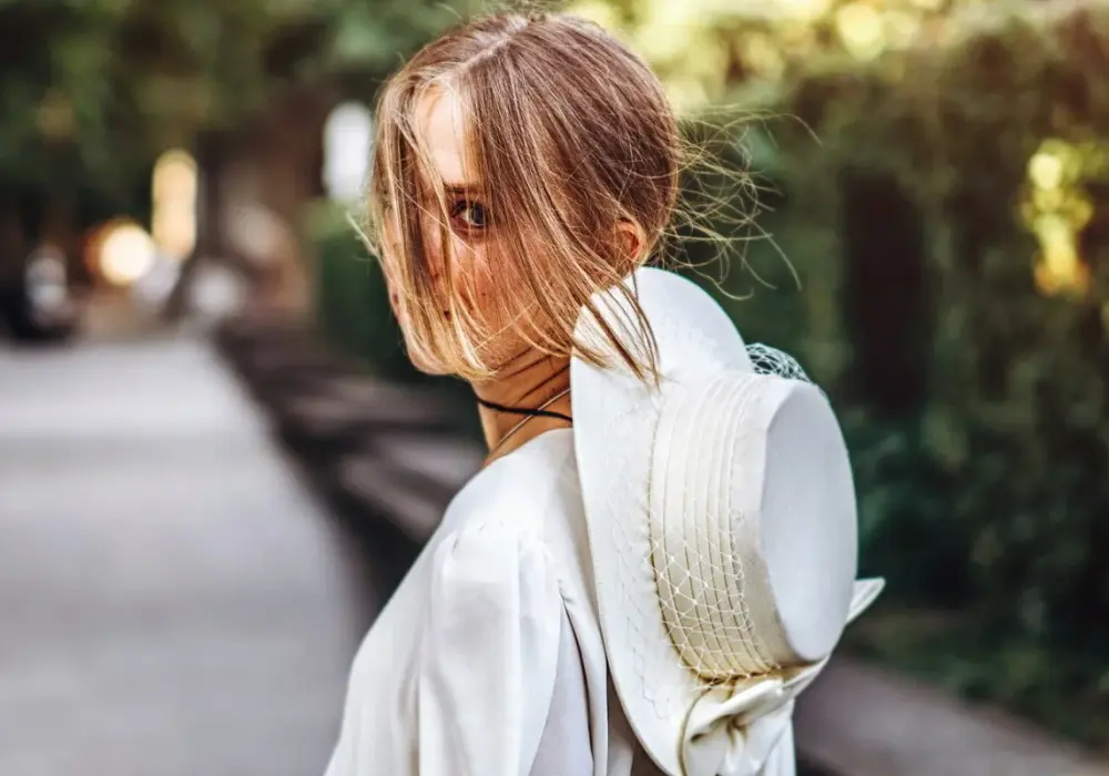 Bronde - naturalny brąz z blondem? Sprawdź, jak go nosić!