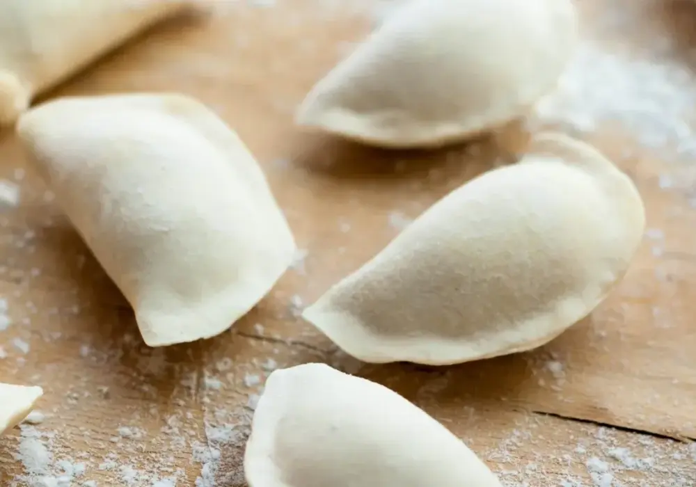 Ciasto na pierogi bez jajka, które nie pęka