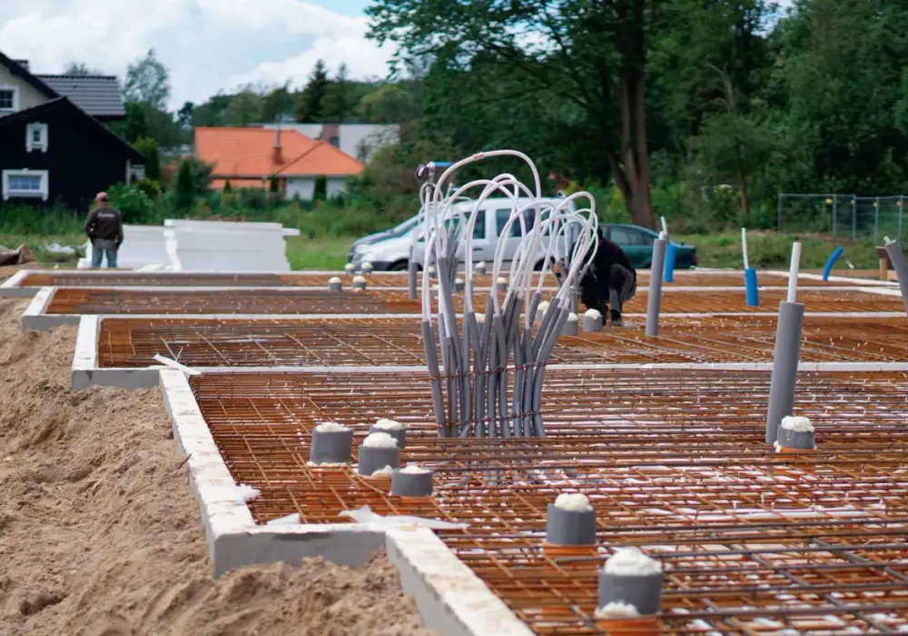 Jak położyć fundament? Praktyczny przewodnik krok po kroku