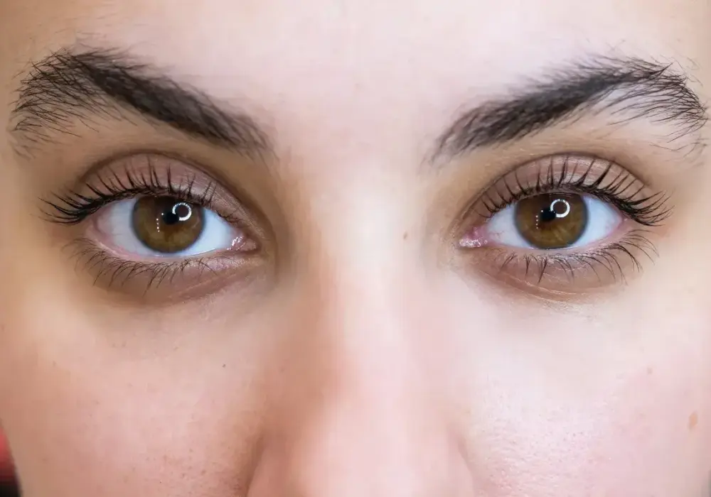 Henna rzęs - Czy warto? Pełny przewodnik i efekty!