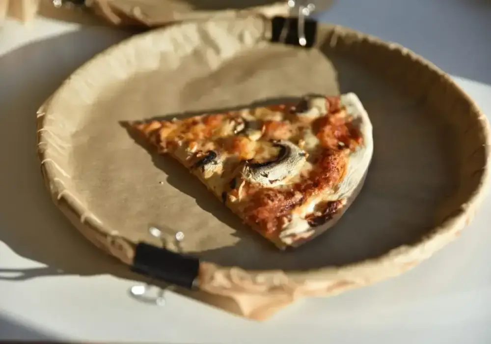Pizza kcal - ile kalorii ma kawałek i co najbardziej je podbija?