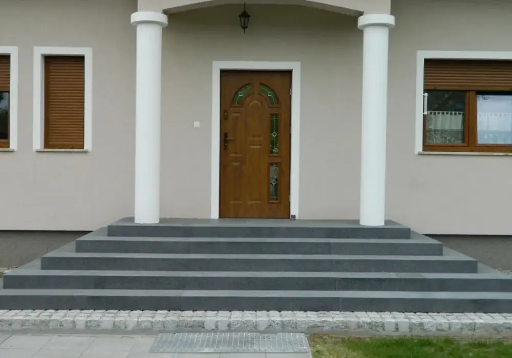 Jak zaprojektować schody zewnętrzne, aby uniknąć kosztownych błędów