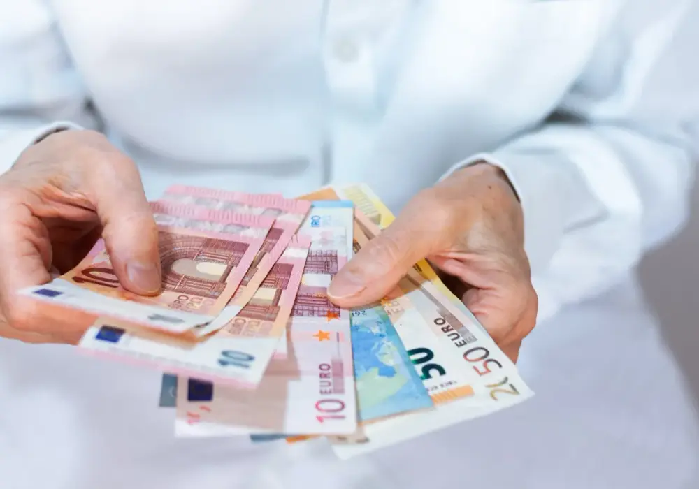 Płacenie euro w Czechach - Czy to opłacalne? Wskazówki dla turysty