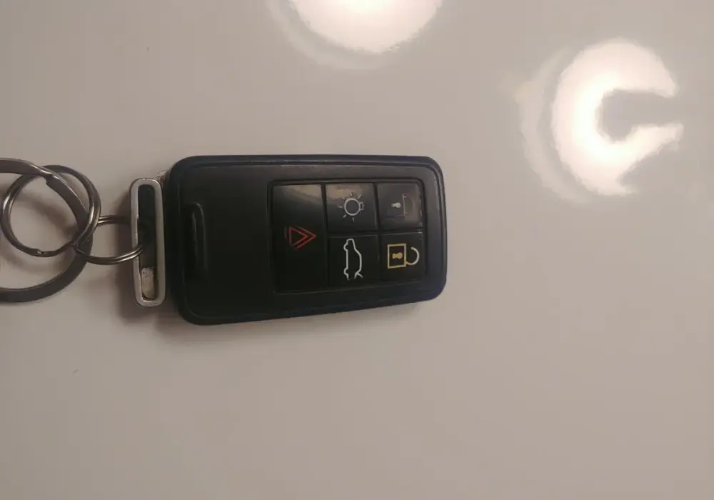 Wymiana baterii w kluczyku Volvo XC60 - uniknij problemów z działaniem