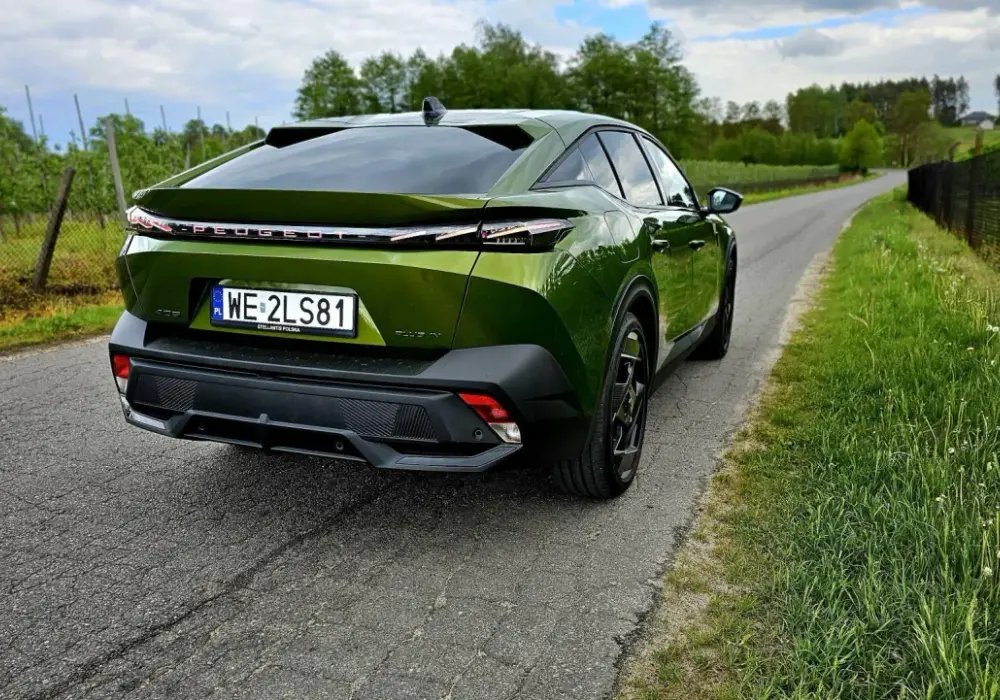 Peugeot 408 - Jaki wybrać? Hybryda, PHEV czy Elektryk?