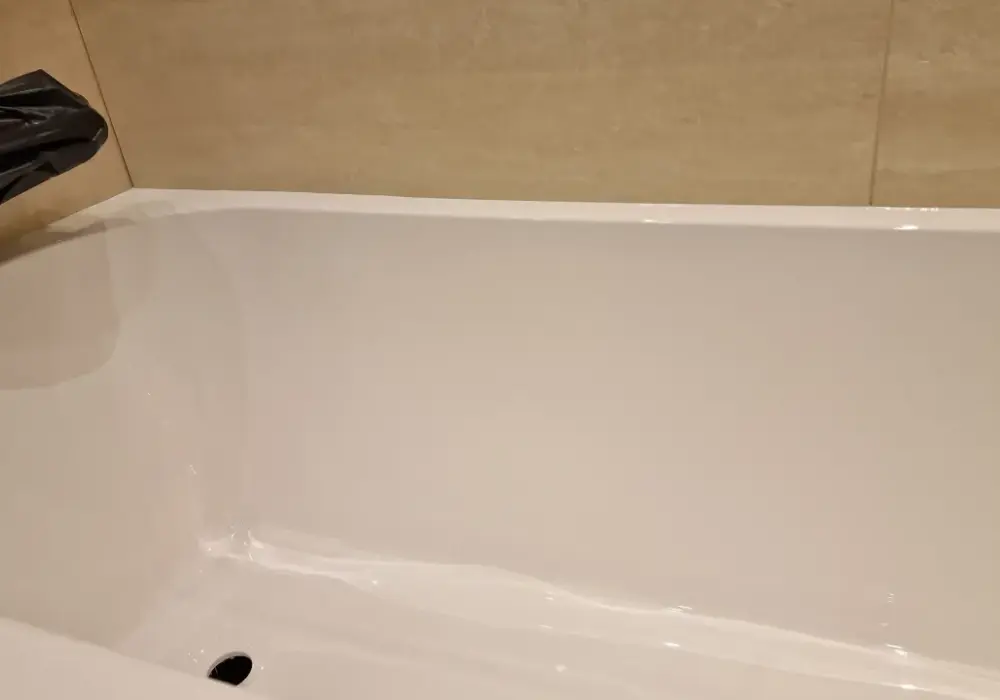 Ile kosztuje renowacja wanny? Zobacz, co wpływa na ceny i wybór