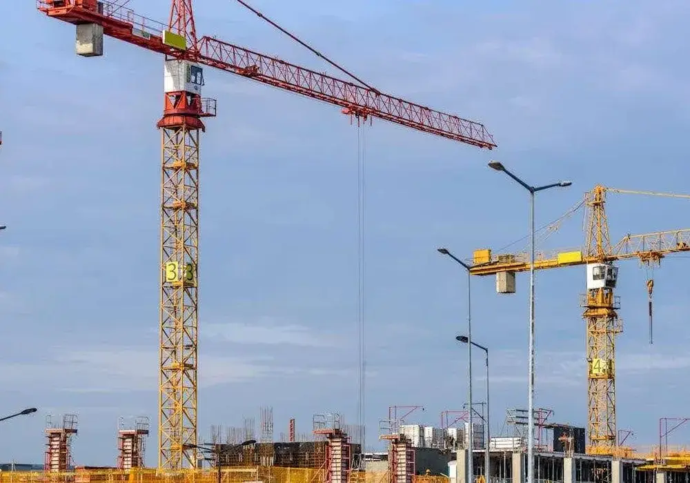 Ile zarabia właściciel firmy budowlanej? Szokujące fakty i czynniki wpływające na dochody