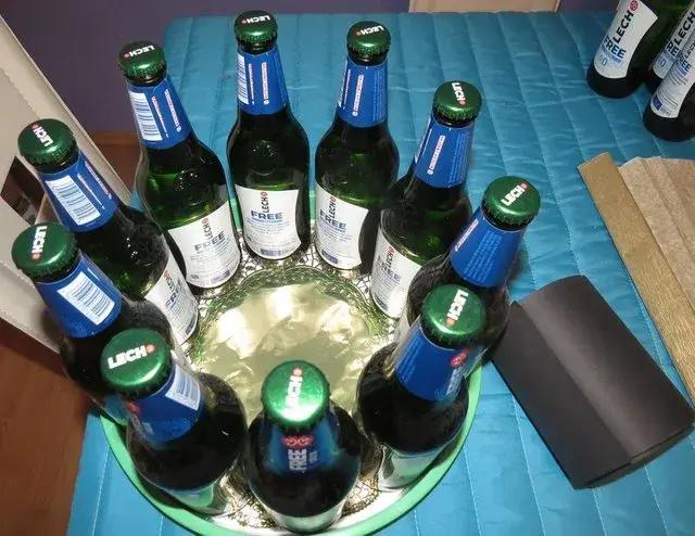 Jak zrobić tort z butelek alkoholu, który zaskoczy Twoich gości
