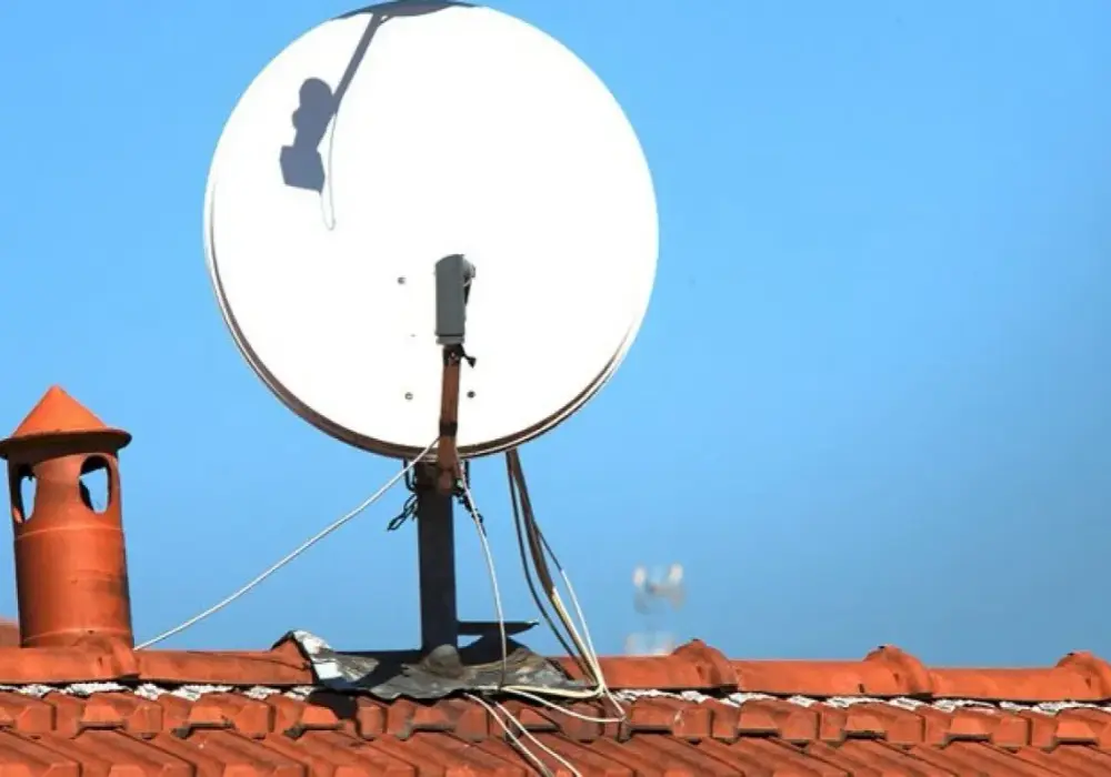 Dlaczego antena satelitarna nie odbiera podczas deszczu i jak to naprawić