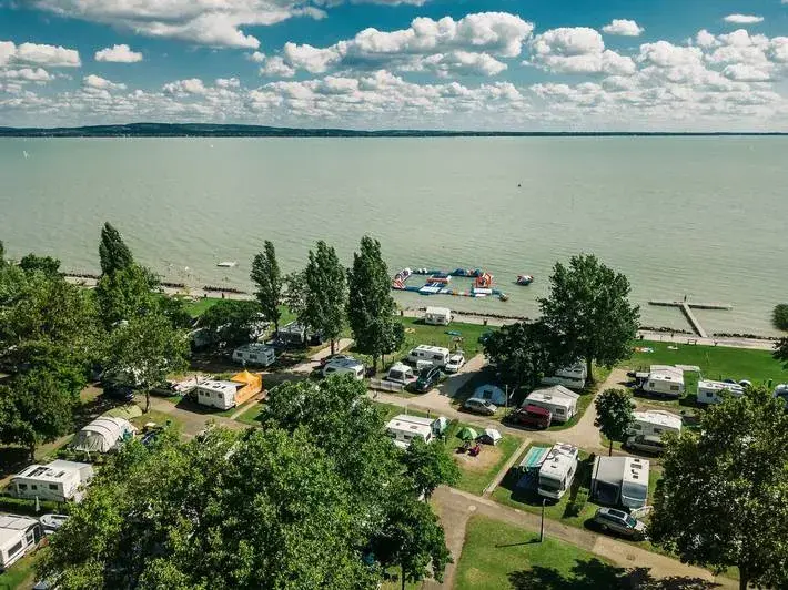  Najlepsze kempingi na Węgrzech - sprawdź gdzie nocować podczas wakacji w tym roku