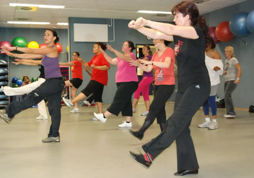 Zumba: Co to jest? Odkryj taneczny fitness i poczuj energię!