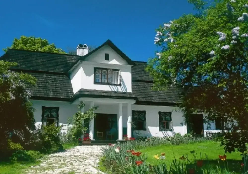Zabudowa ganku - Zgłoszenie czy pozwolenie? Uniknij błędów!