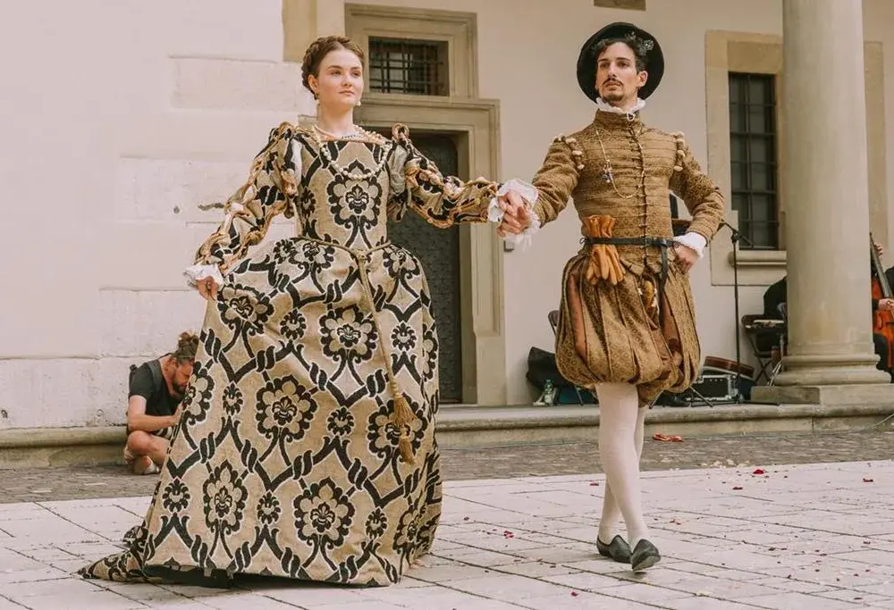 Moda w renesansie: jak wyglądały stroje, trendy i wpływy kulturowe tamtych czasów