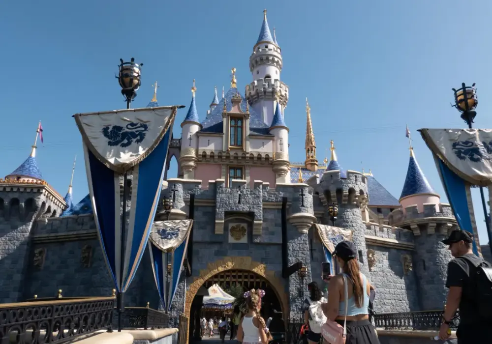 W jakim kraju jest Disneyland? Odkryj lokalizacje parków na świecie