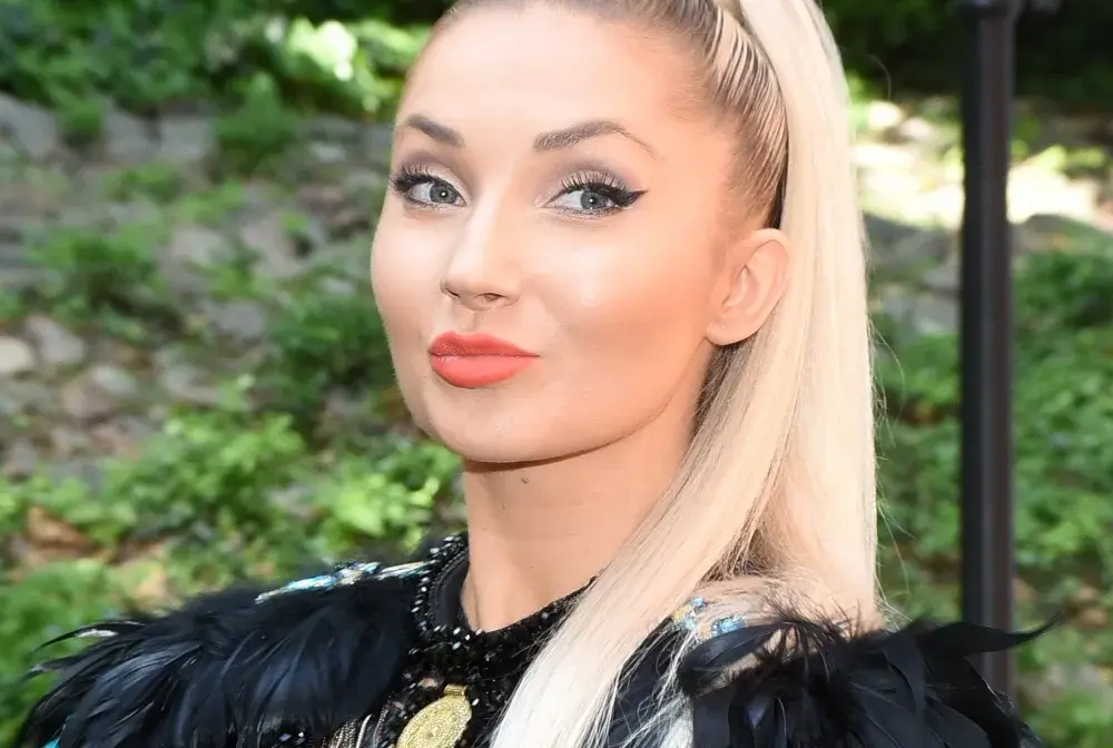 Cleo - Ile ma lat i dlaczego jej wiek to tylko część historii?