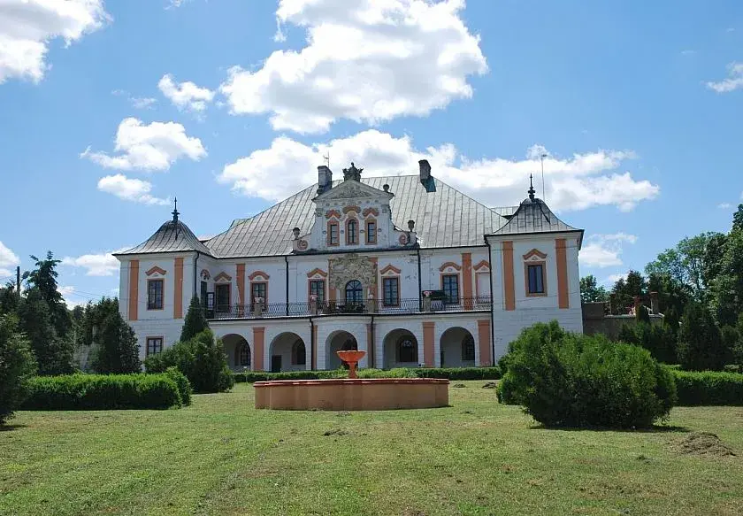 Pałac w Czyżowie Szlacheckim: Historia, architektura i wyjątkowe wydarzenia
