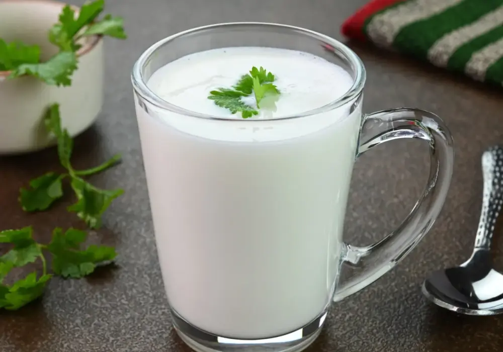 Kefir czy maślanka? Różnice, zastosowanie, co wybrać?