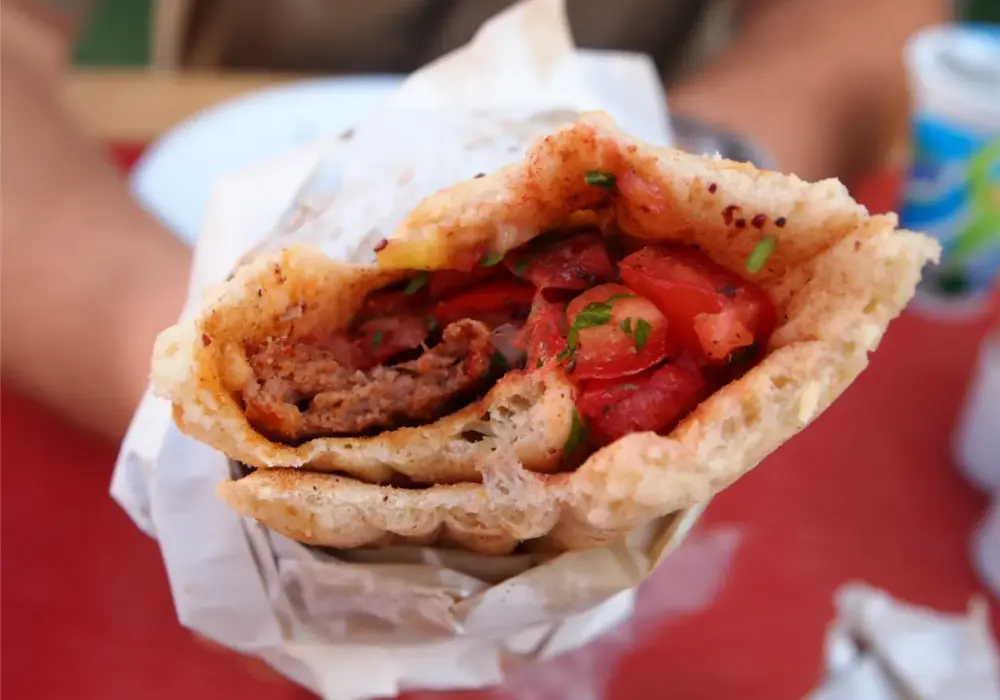 Prawdziwy kebab w Turcji: Czym różni się od polskiego?
