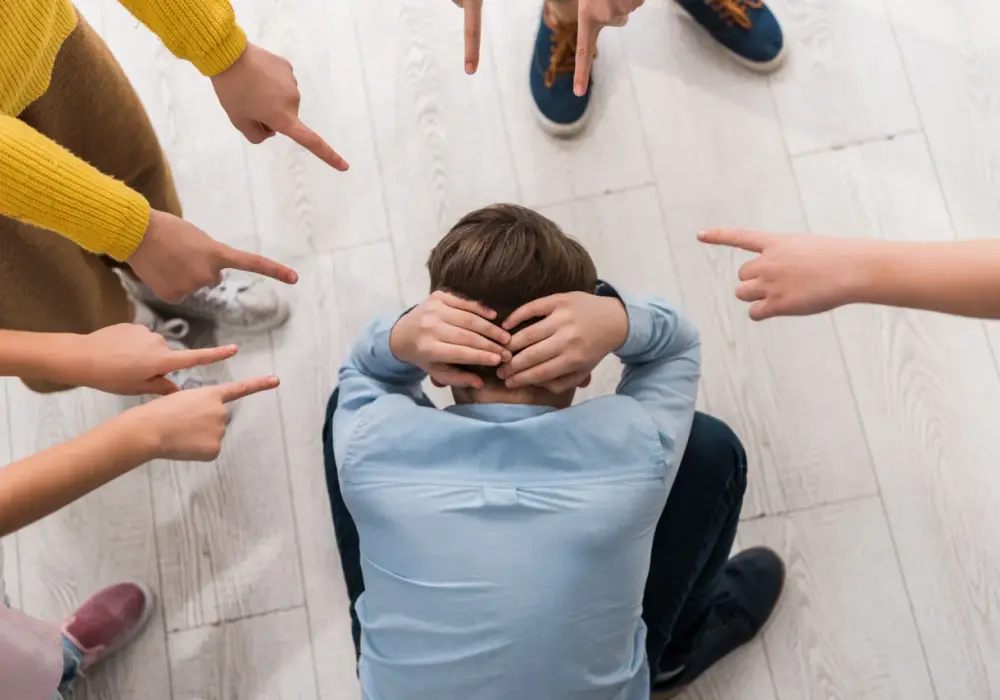 Bullying w szkole i online - Jak rozpoznać i pomóc dziecku?
