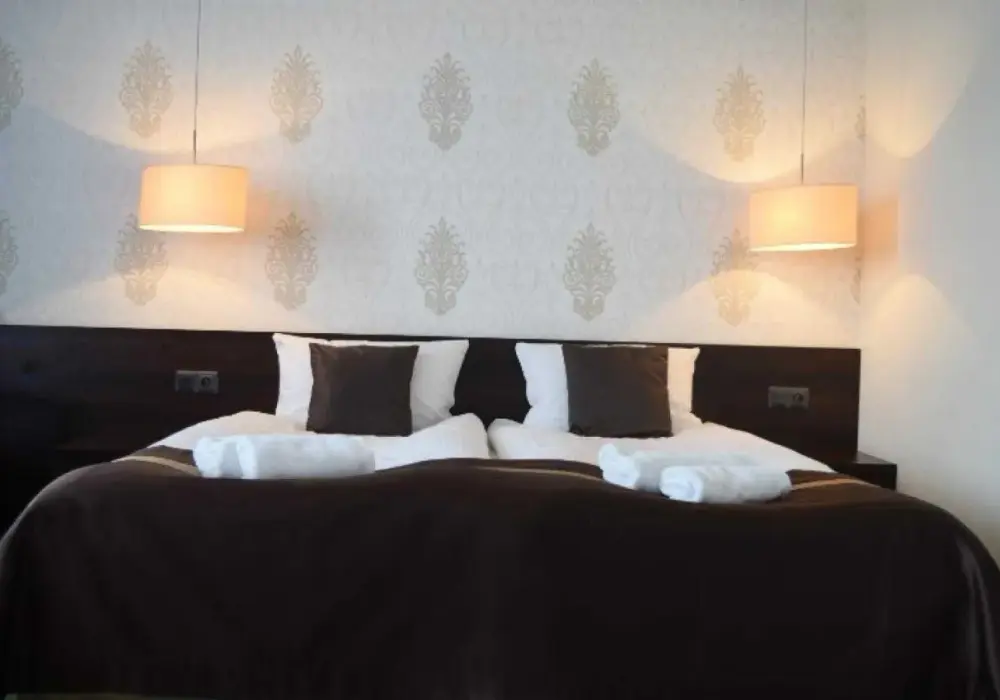 Ile lat, by wynająć hotel w Polsce? Sprawdź zasady i zgodę rodzica