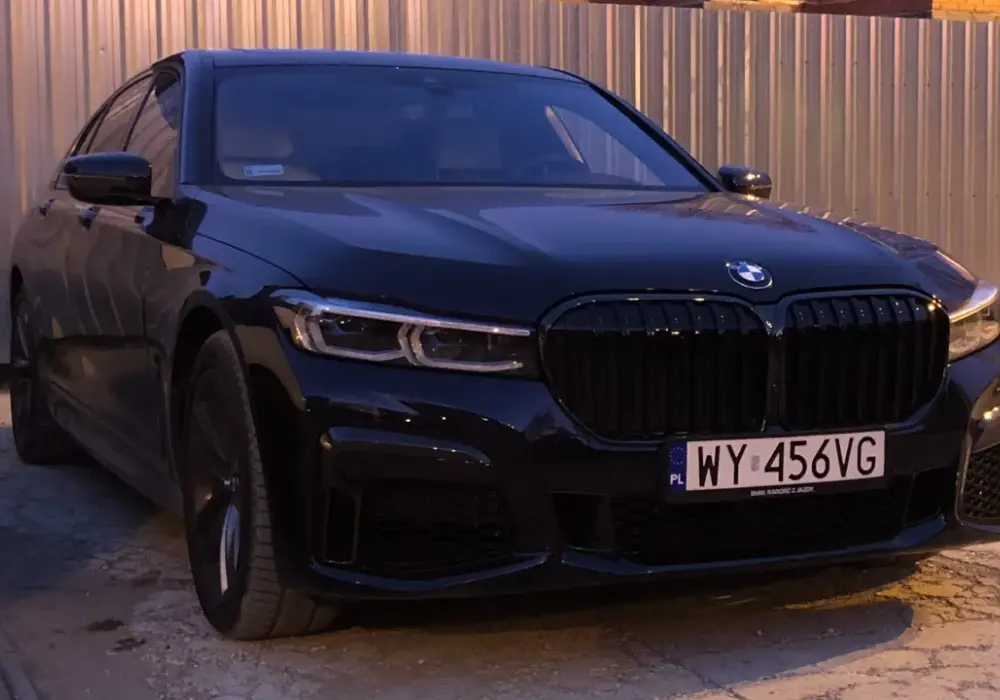 BMW 750i - Luksusowe V8 i koszty serwisu. Na co uważać przy zakupie?