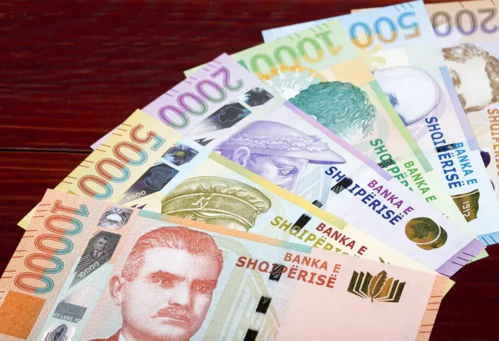 Waluta w Albanii: wszystko, co musisz wiedzieć o leku albańskim i płatnościach